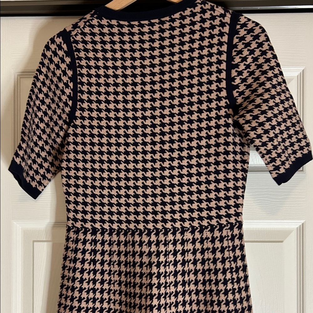 Ann Taylor Black and Beige Houndstooth Knit Fit and Flare Dress Size XS - Picture 3 of 10
